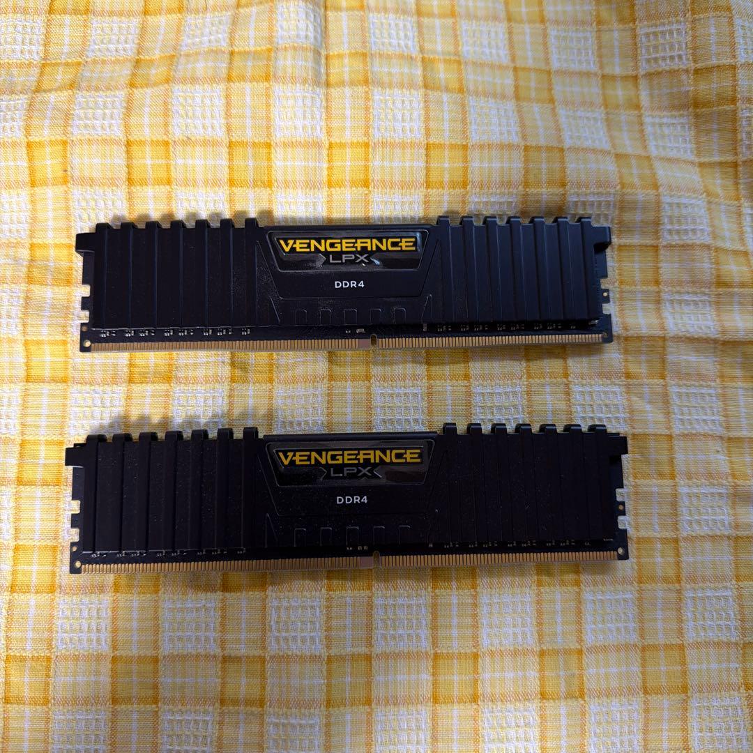 CORSAIR VENGEANCE DDR4 メモリ 16GB （8GB×2）