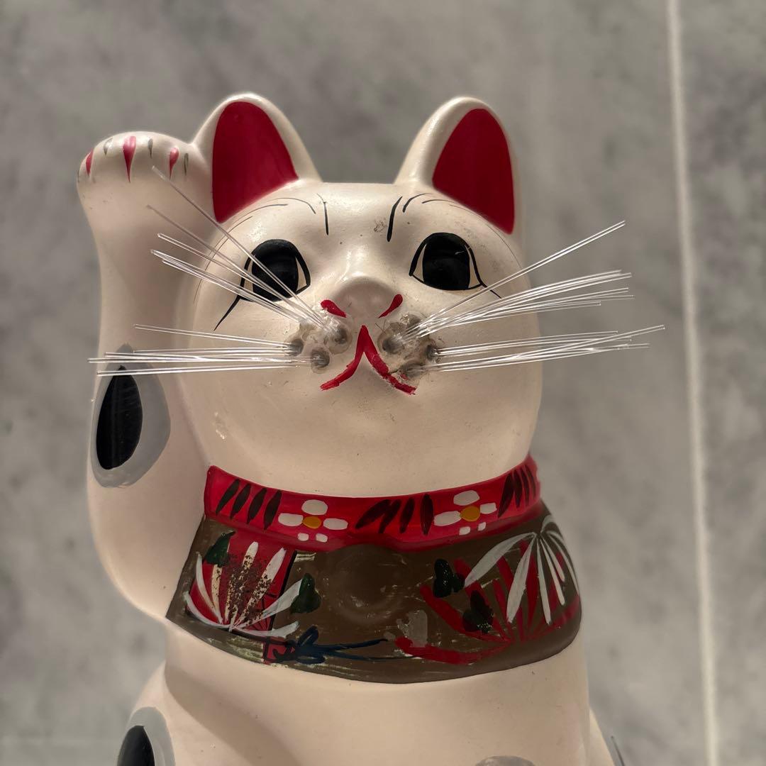 50年程前　ヴィンテージ手描きの瞳やまつ毛、太いおヒゲが可愛い招き猫