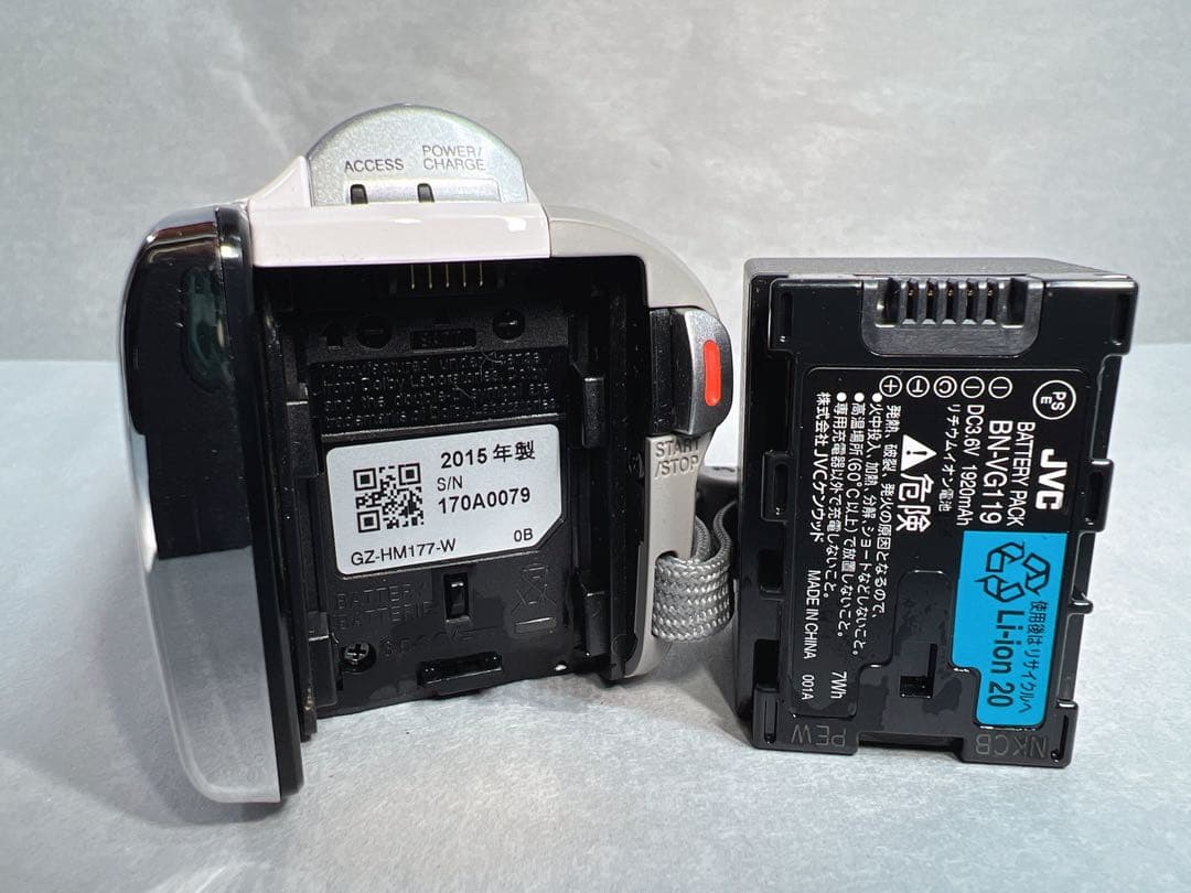 JVC Everio GZ-HM33-W 15年