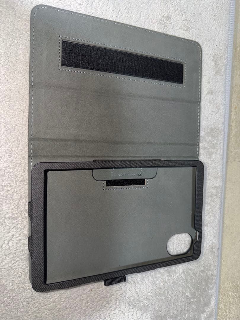 IRIS OHYAMA LUCA Android タブレット中古　ケース付き