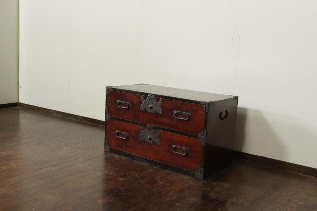 前欅 庄内箪笥 二段 時代箪笥 菊花紋 軍配引手 古道具
