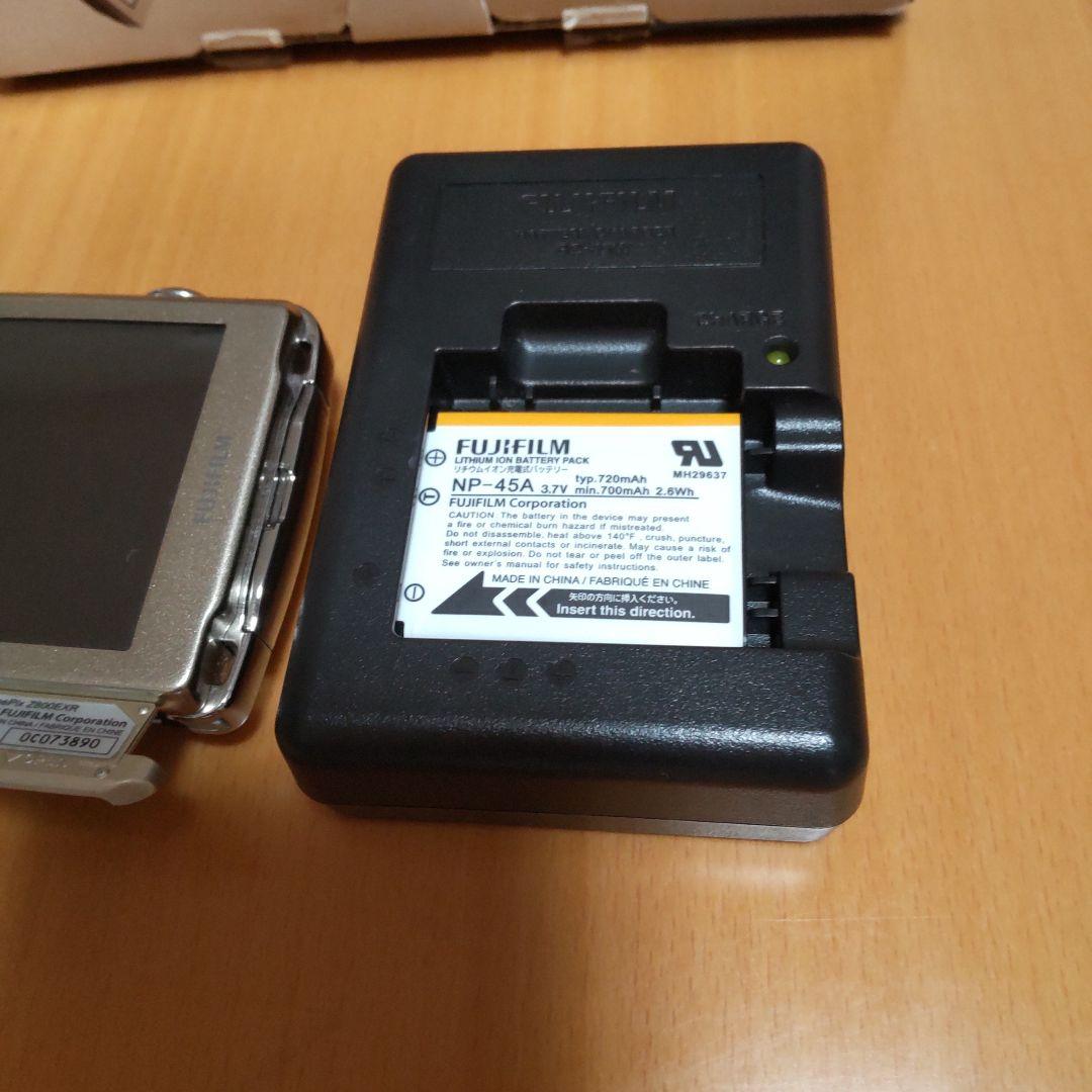 デジタルカメラ FINEPIX Z800EXR G