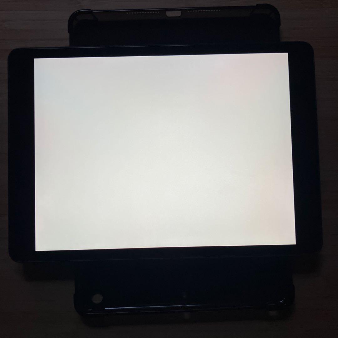 Ipad 9 世代　スペースブラック　64GB セルラー