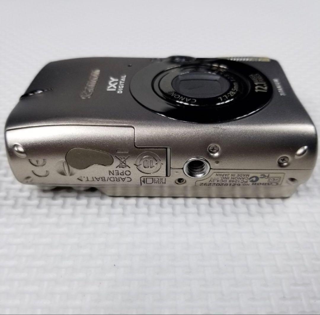 Canon IXY DIGITAL 2000 IS 本体と付属品