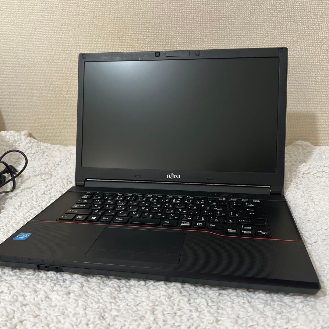 Fujitsu LIFEBOOK 15.6インチノートPC 本体