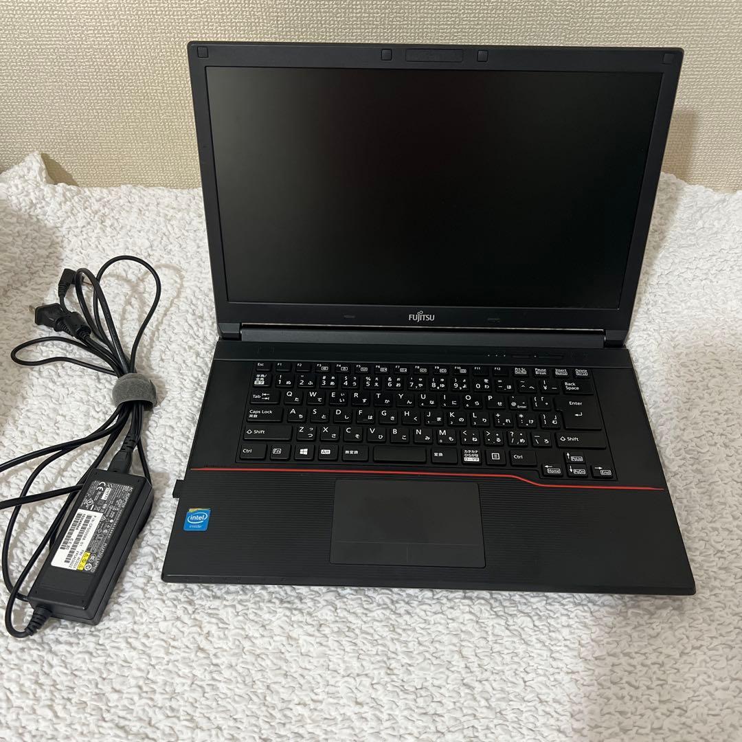 Fujitsu LIFEBOOK 15.6インチノートPC 本体
