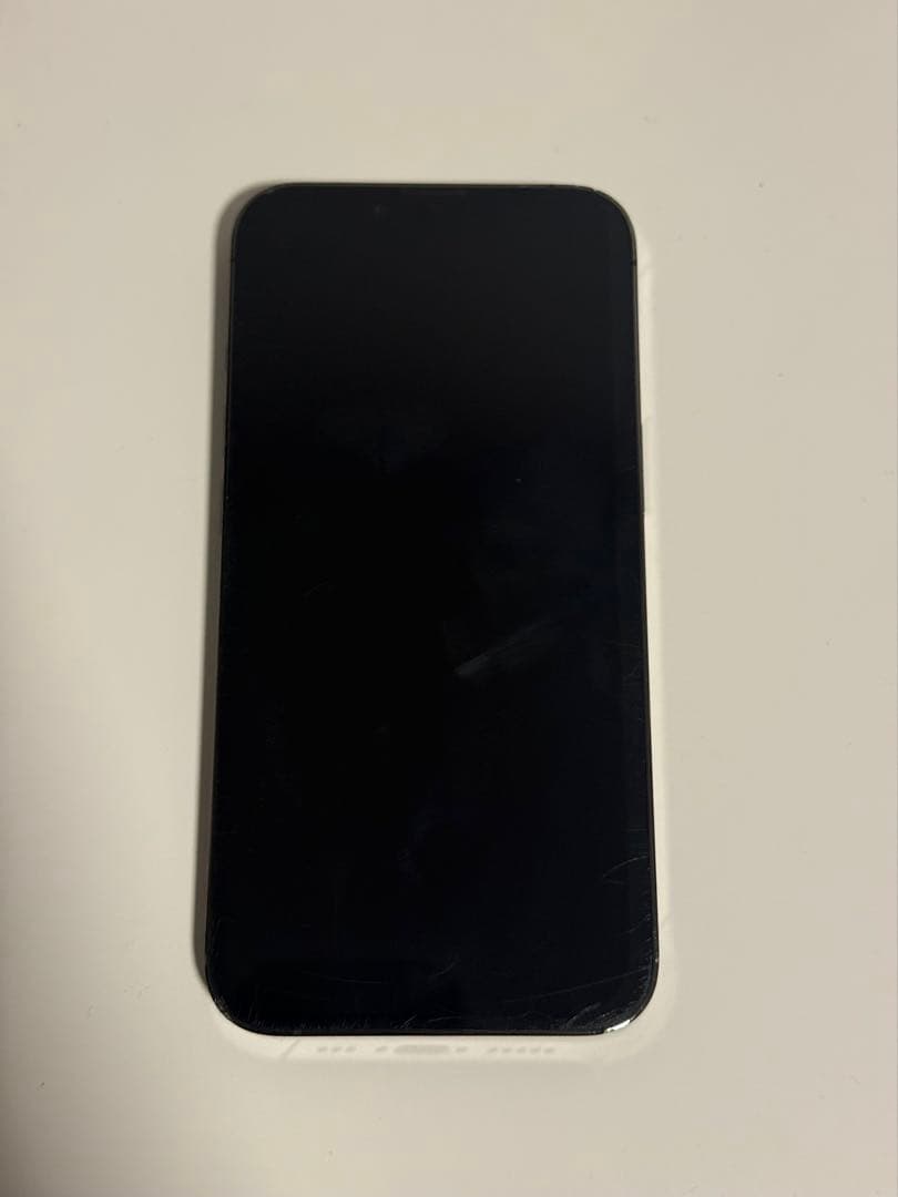 iPhone13Pro 256GB シルバー 本体 初期化済み 画面、縁に傷あり