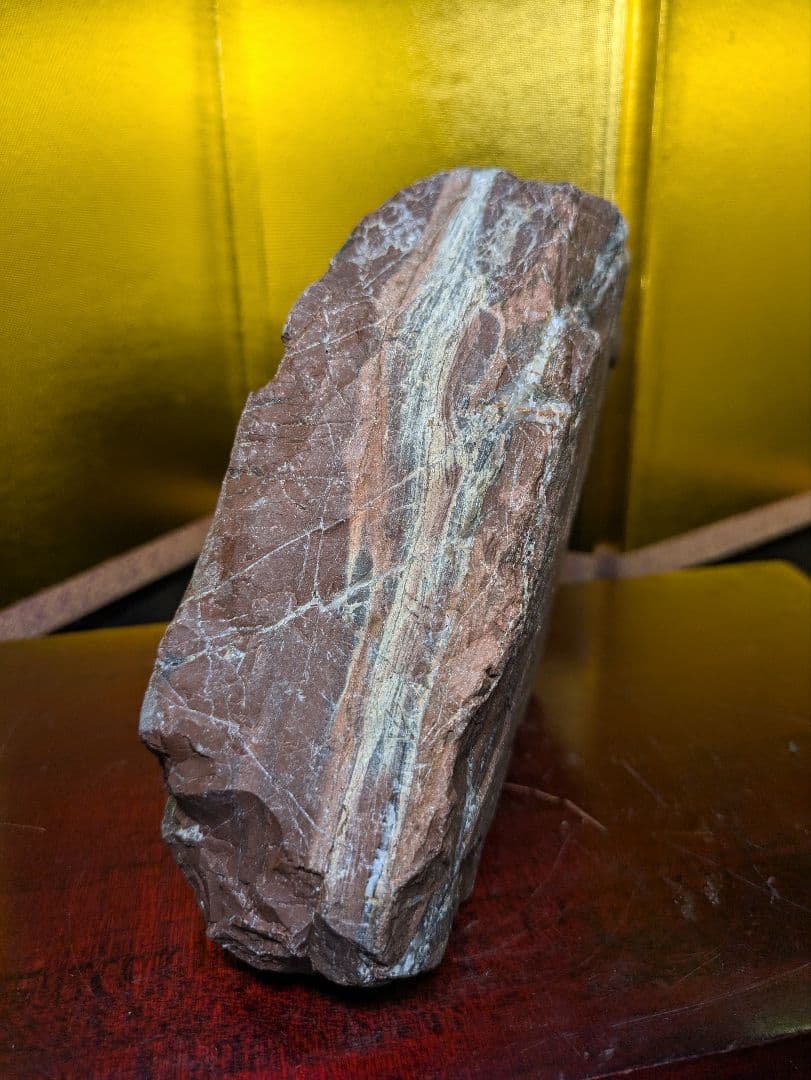 赤石 原石 約1.87kg 天然石 自立 未加工 2種層跨ぎ 水石 希少 レア