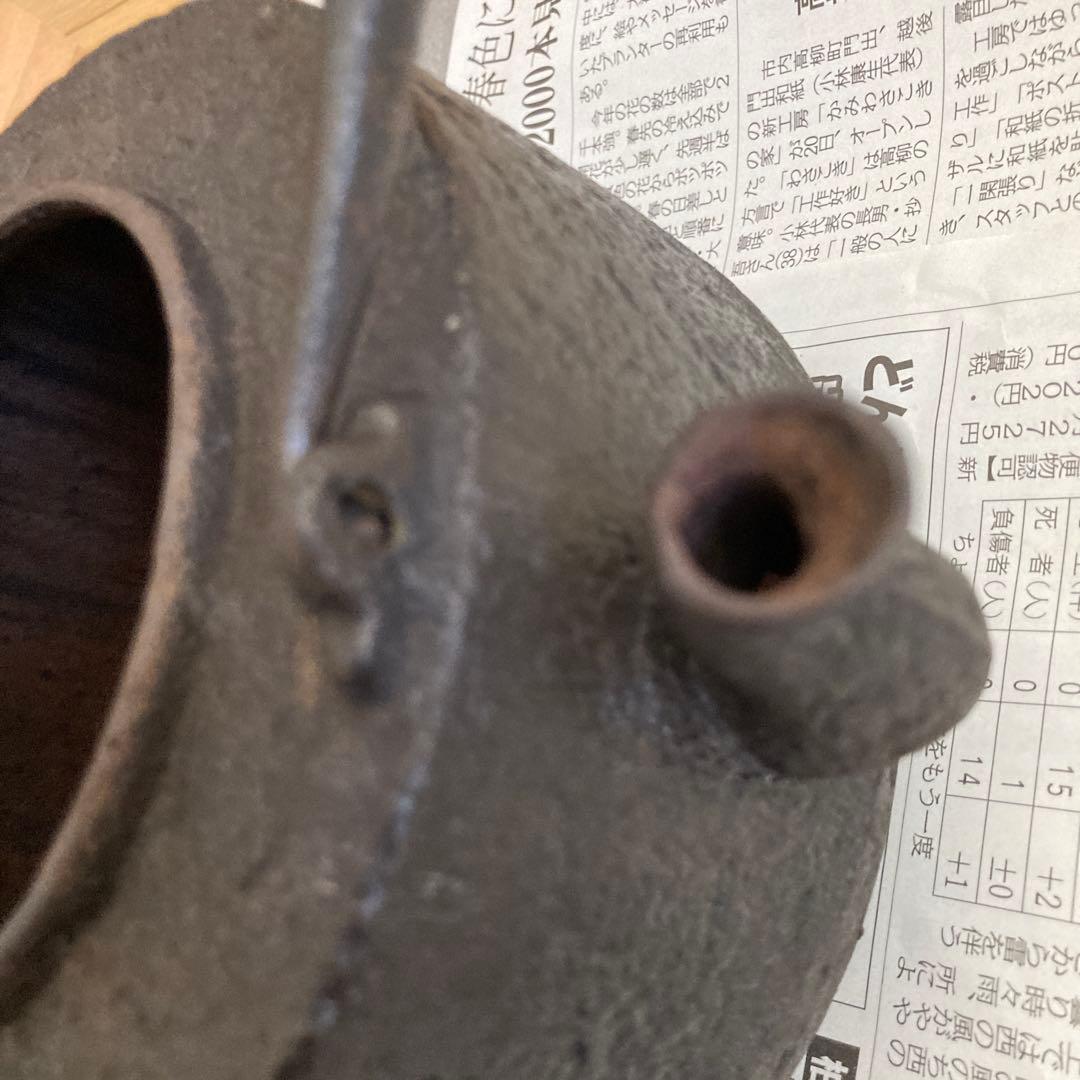 鉄製黒鉄瓶 木箱付き　胴回り直径約１５ｃｍ　高さ持ち手含めて約２０ｃｍ