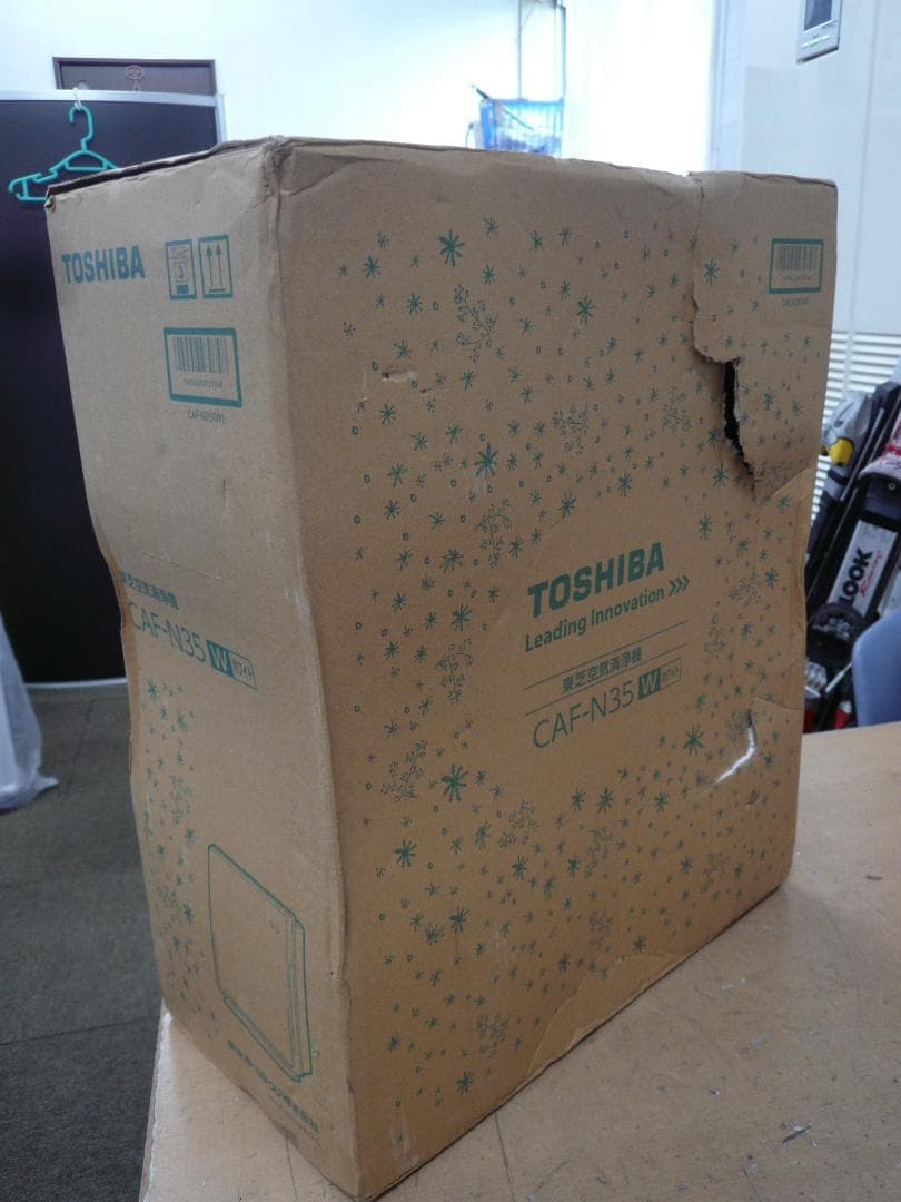 箱はボロボロです　未使用TOSHIBA 　空気清浄機　 CAF-Ｎ35　値引不可