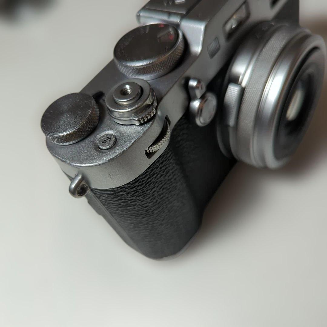 美品✨️　Fujifilm X100F　富士フィルム コンデジ　バッテリー2個