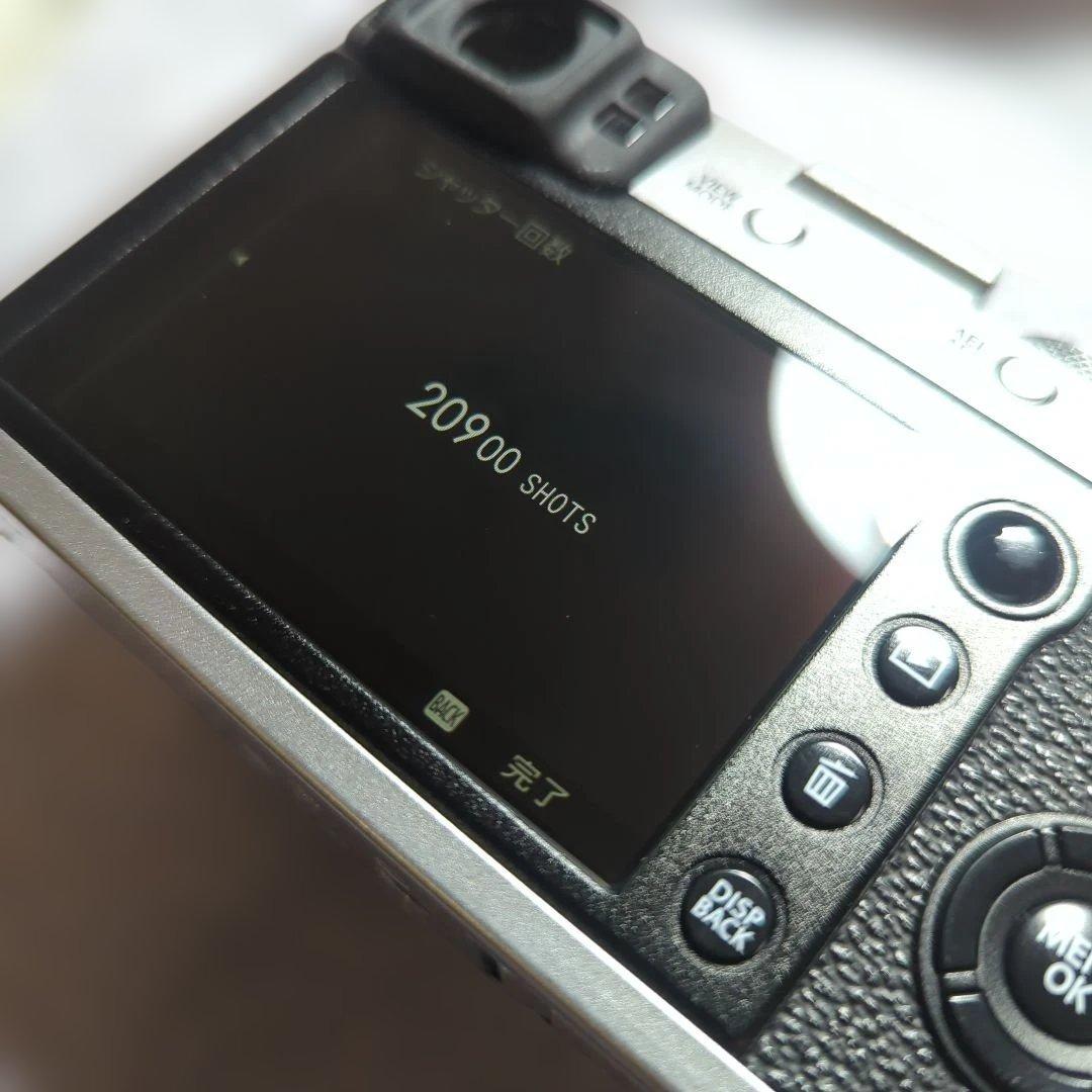 美品✨️　Fujifilm X100F　富士フィルム コンデジ　バッテリー2個