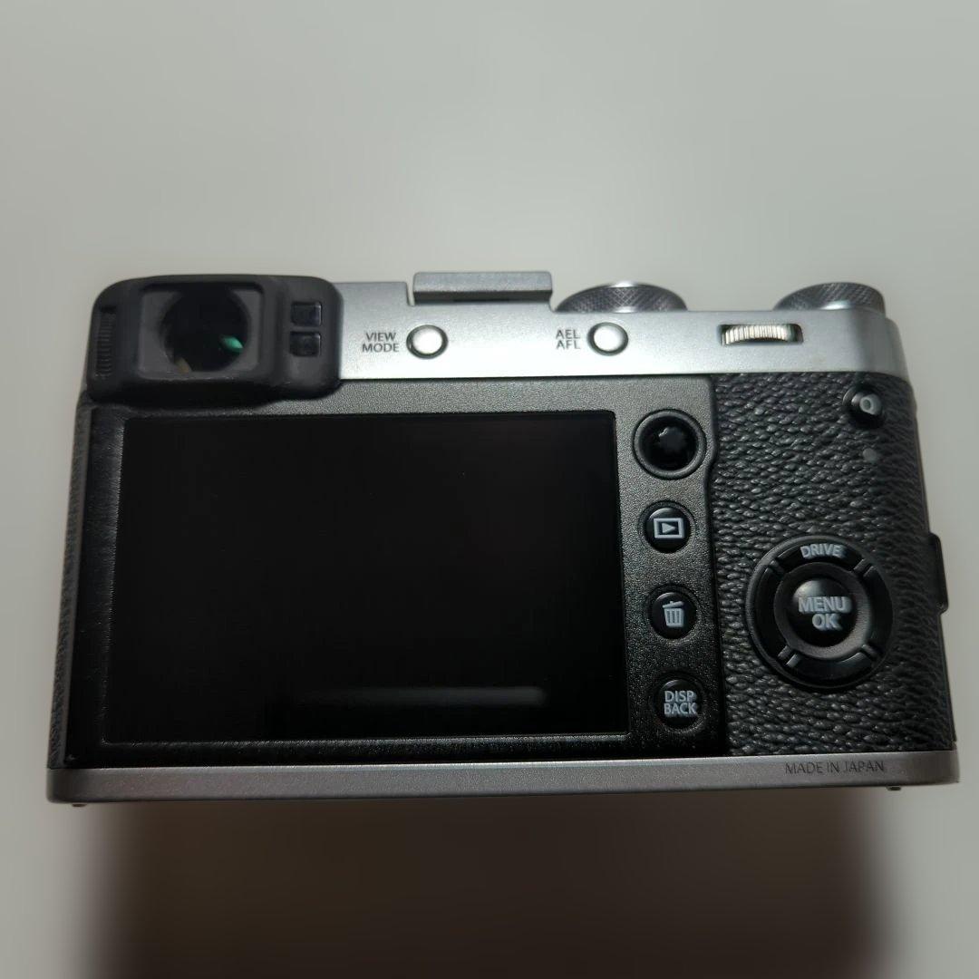 美品✨️　Fujifilm X100F　富士フィルム コンデジ　バッテリー2個