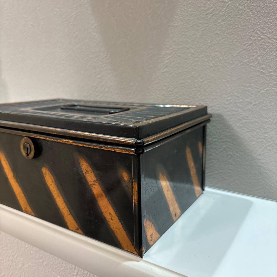 ANTIQUE JAPANNED SAFETY BOX ジャパンカラー　②