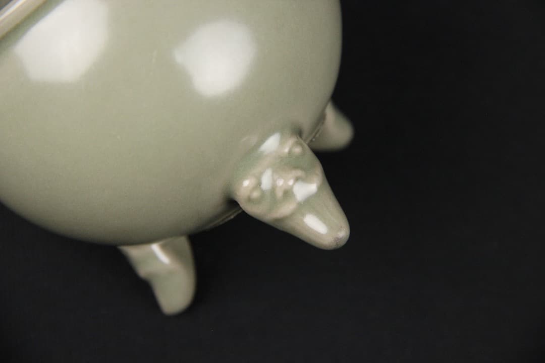 中国　青磁　三足香炉　龍泉窯　粉青釉　中国古陶磁　香道具 箱付 EOM21-5