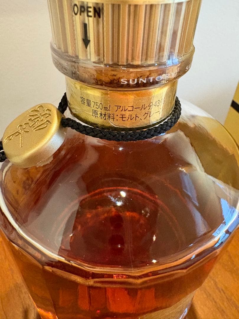 Suntory Hibiki ウイスキー　両面ゴールドラベル