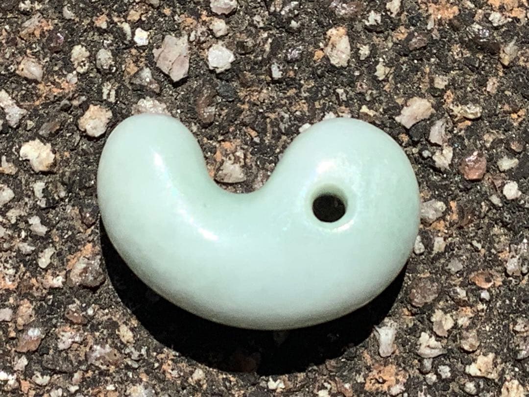 ✳限定卸し値段　極上氷紋様　糸魚川翡翠勾玉アイスジェイド プレゼント付　鑑別付