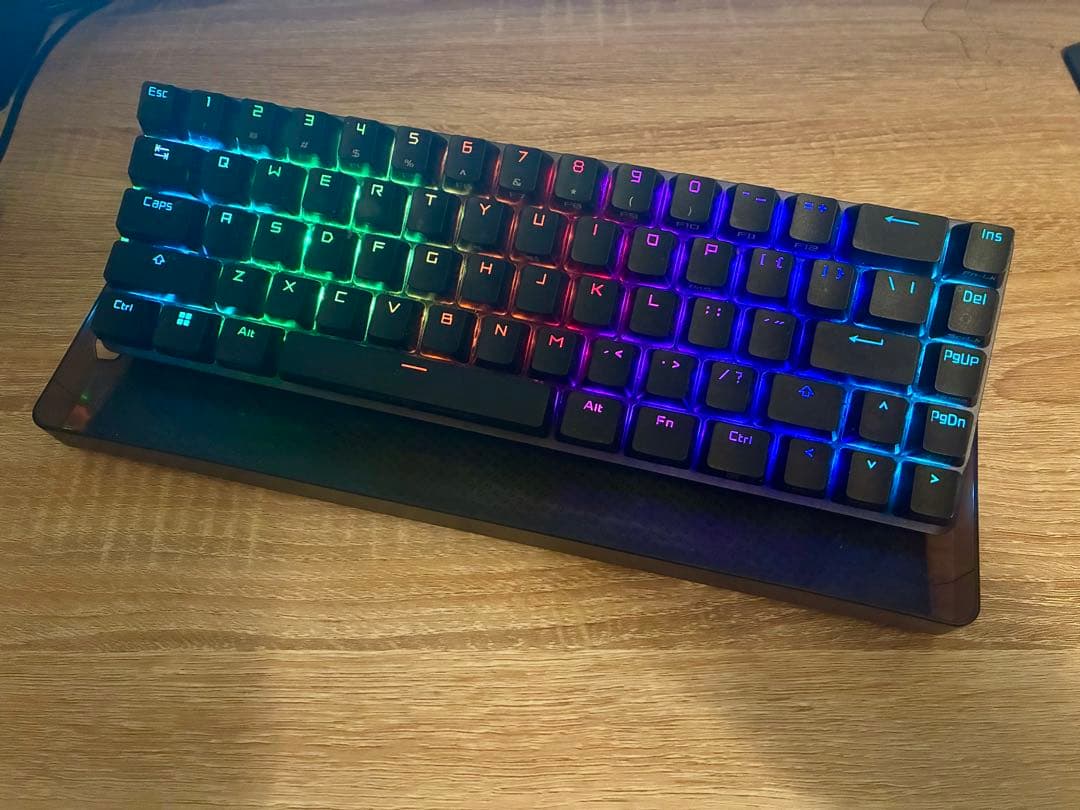 RGBメカニカルキーボード テンキーレス　ラピッドトリガー