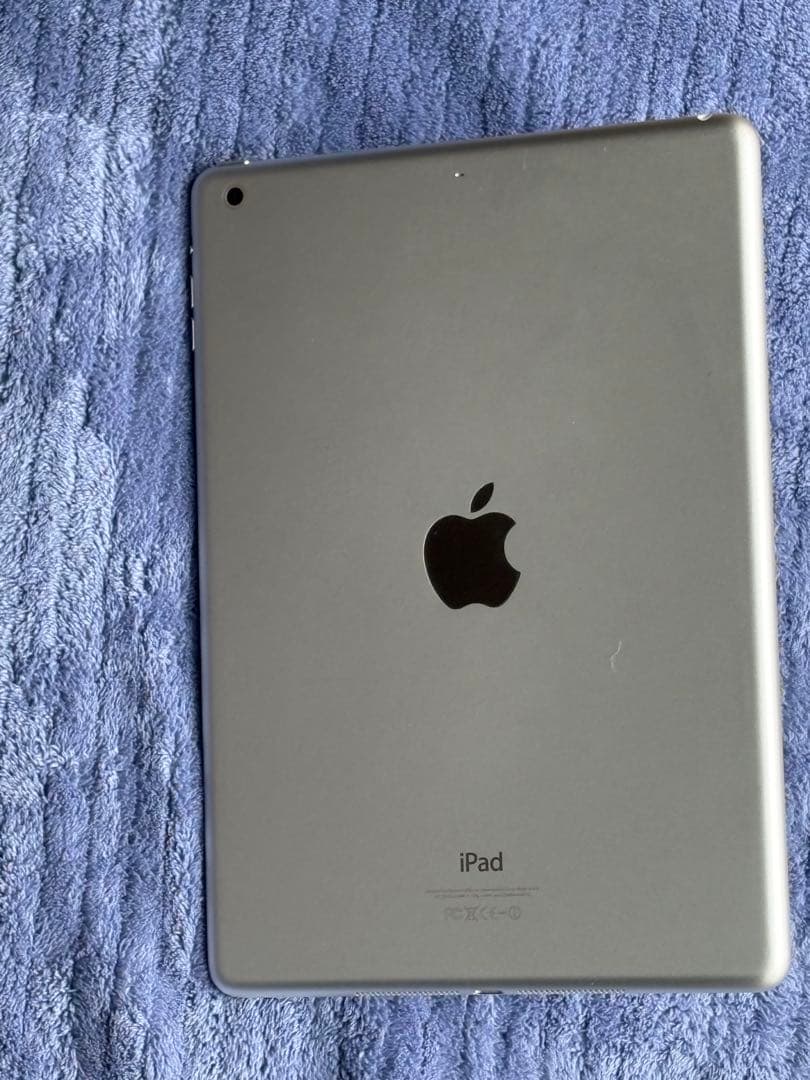 【折り畳み式タブレットスタンド付】iPad 64GB シルバー　Wi-Fiモデル