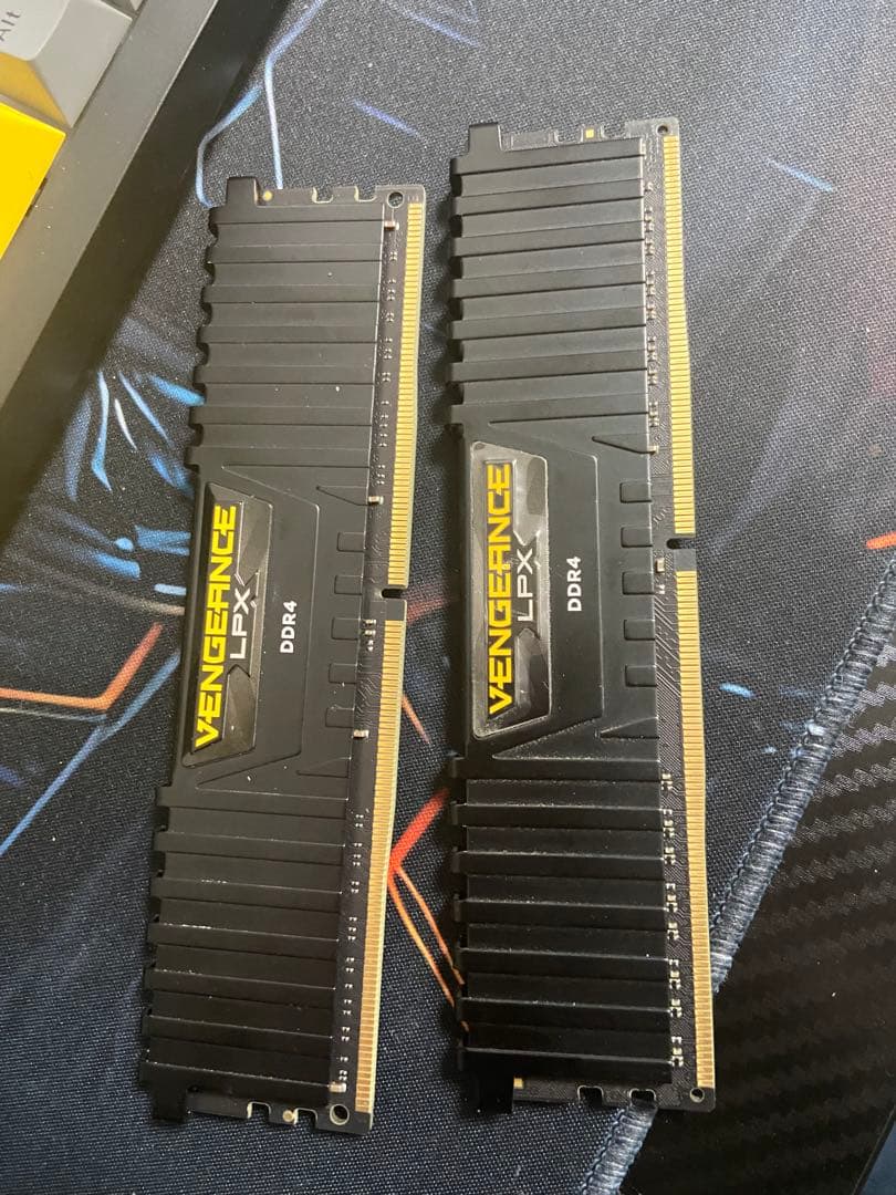 メモリー corsair ddr4 16gb (8x2) 2666mhz