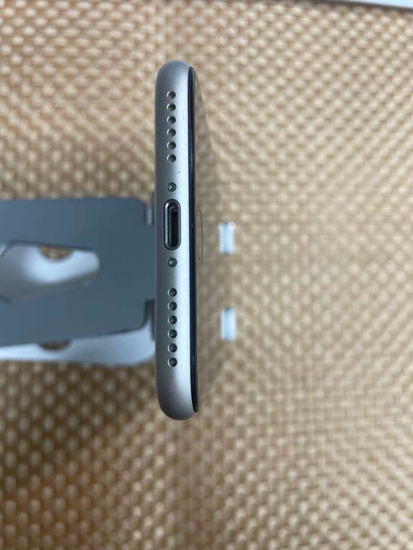 iPhone SE 第3世代 64 GB スターライトSIMフリー【5243】