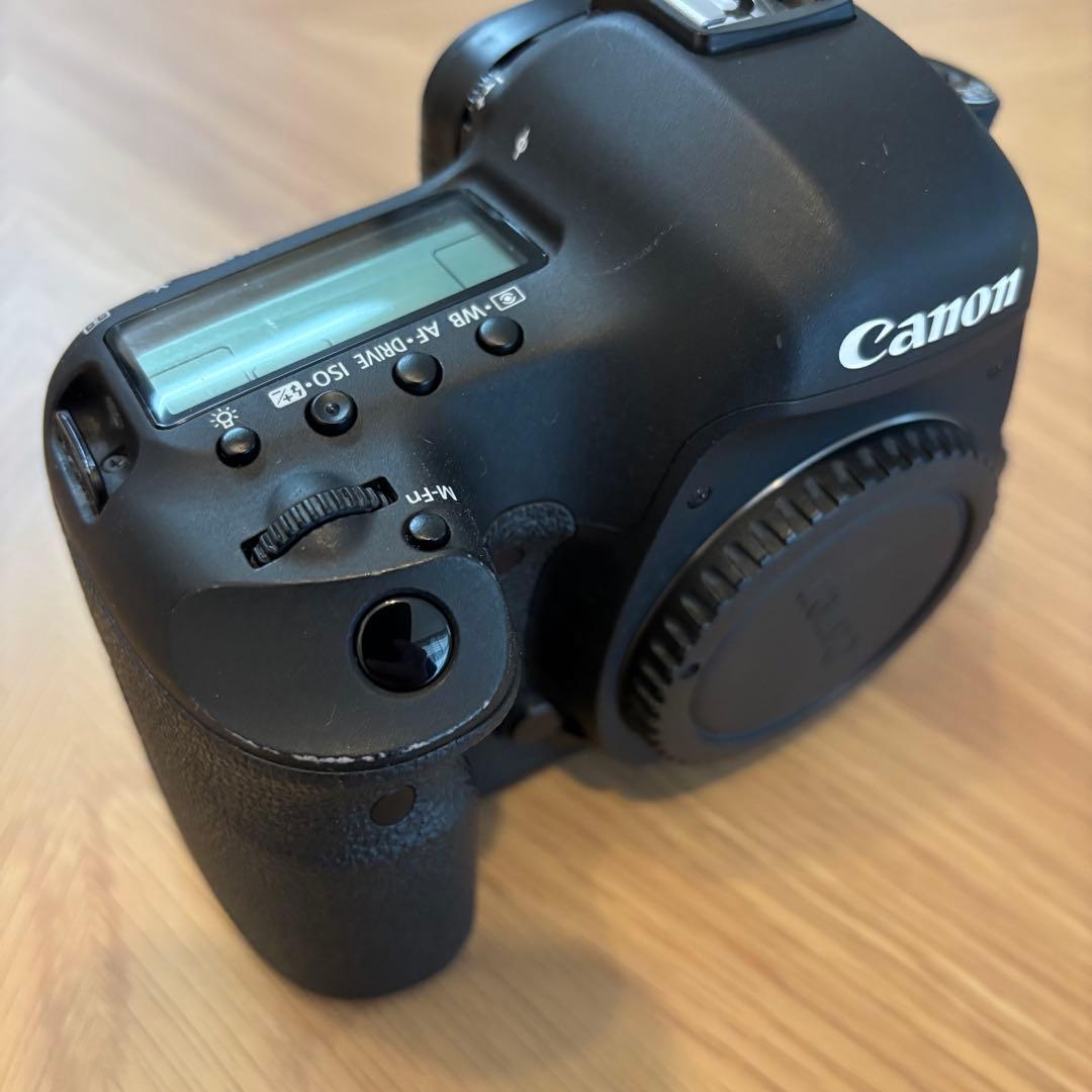 Canon EOS 5D Mark III 本体と付属品