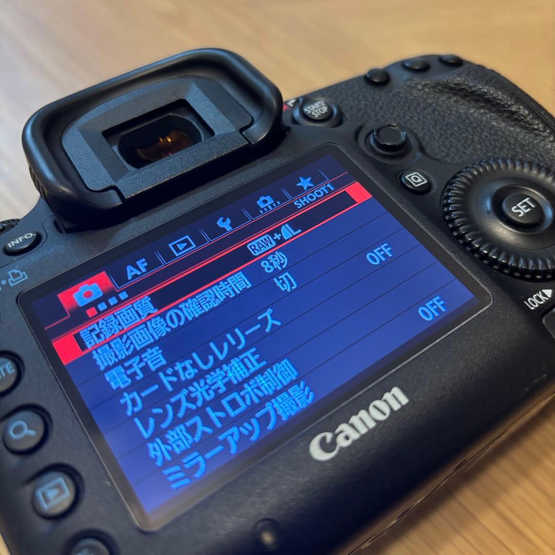 Canon EOS 5D Mark III 本体と付属品