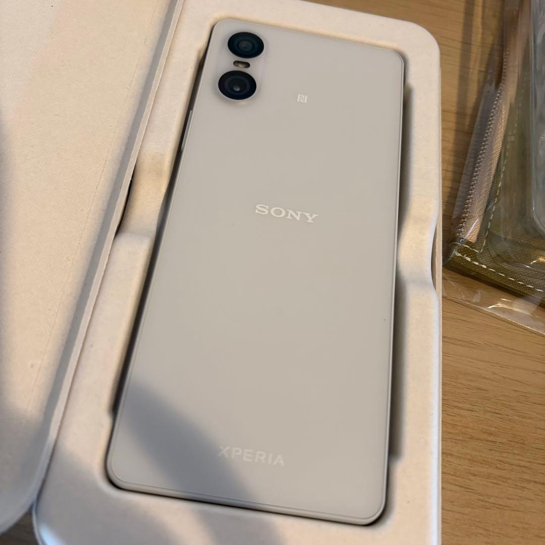 SONY xperia 10vi ホワイト本体　simフリー　ケース付き