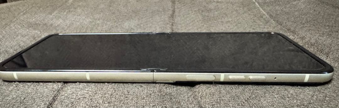 Motorola razr 50s 8GB/256GBサンドクリーム