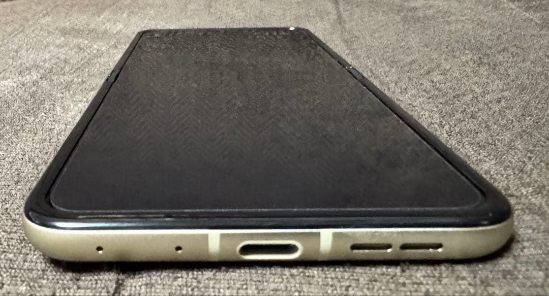 Motorola razr 50s 8GB/256GBサンドクリーム