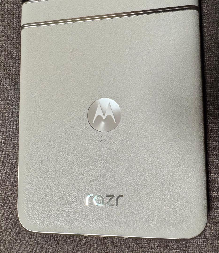 Motorola razr 50s 8GB/256GBサンドクリーム