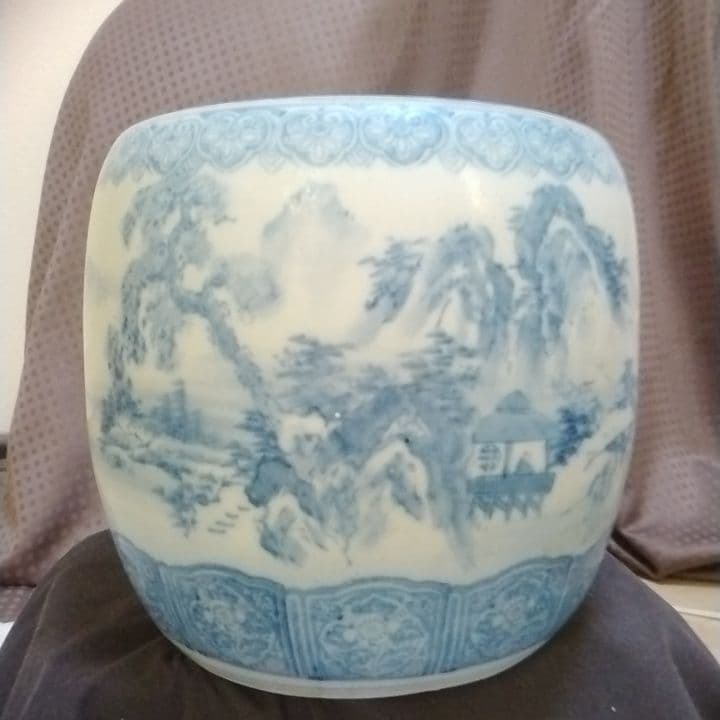 工栄社製有田焼き青白磁の風景画の陶器アンティーク