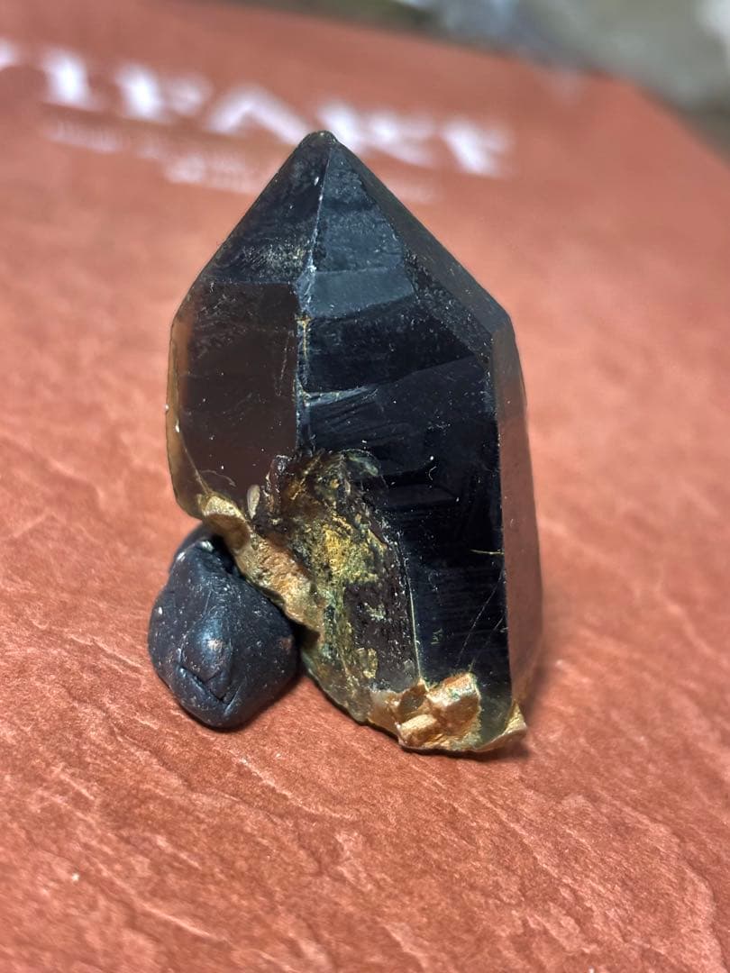 【希少産地】モリオン 黒水晶 (フィンランド)すでに水没した晶洞 原石