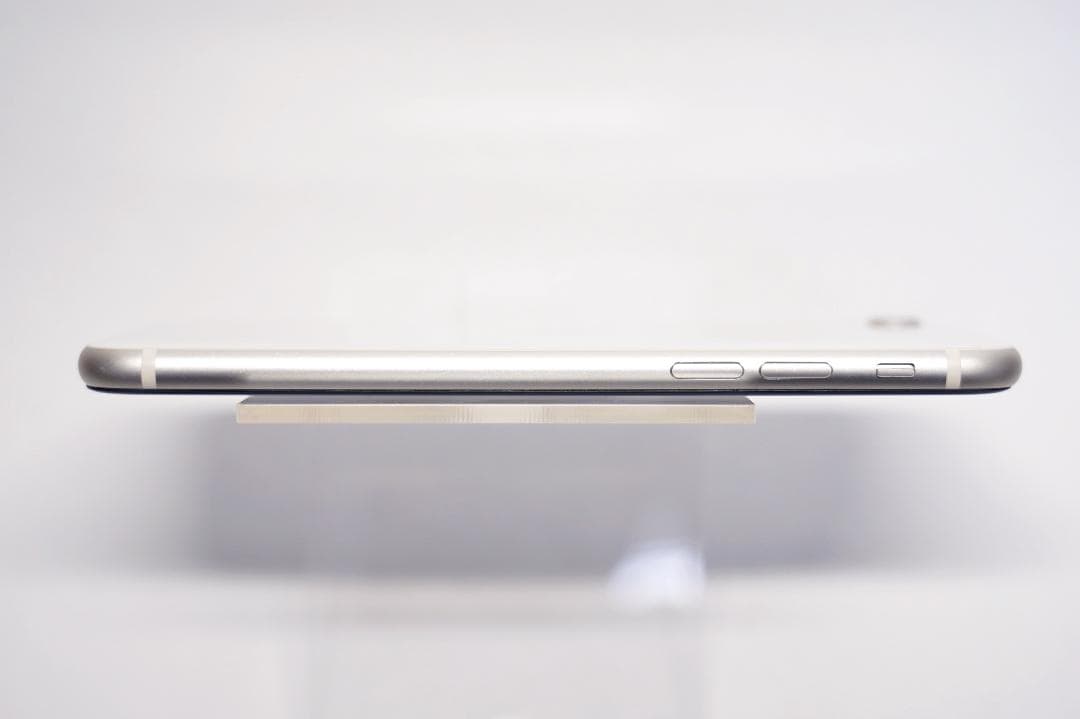 iPhone SE 第3世代 64GB スターライト SIMフリー