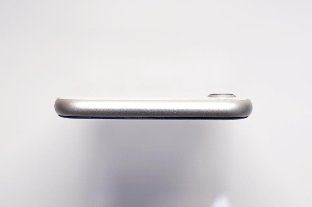 iPhone SE 第3世代 64GB スターライト SIMフリー