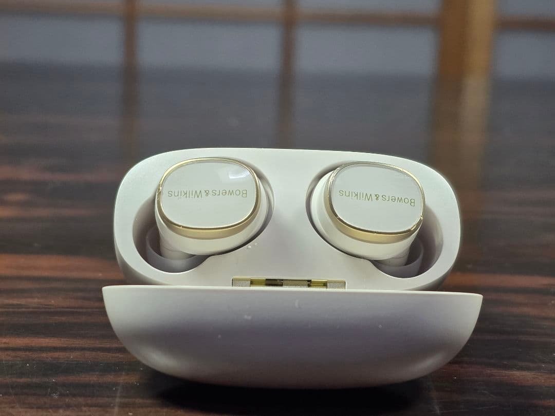 Bowers & Wilkins Pi8 ワイヤレスイヤフォン