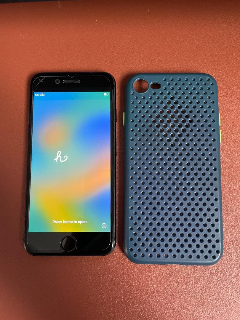 Apple iPhone 8 ブラック ケース付き
