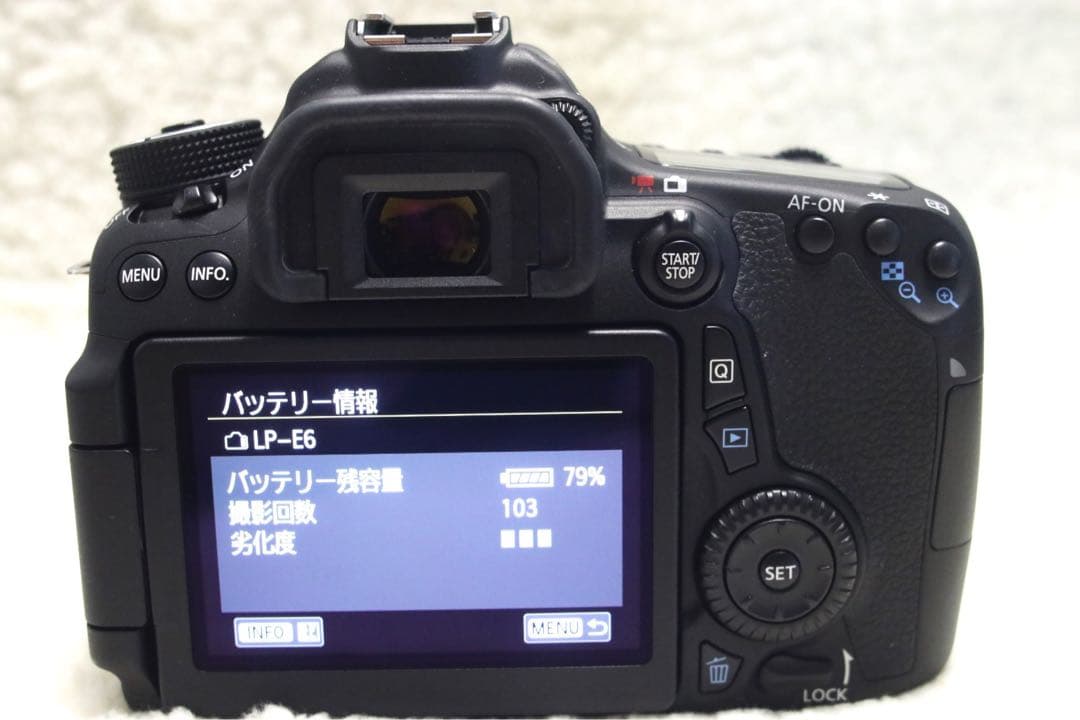 ⭐️新古品⭐️シャッター数1043回　Canon EOS 70D キャノン