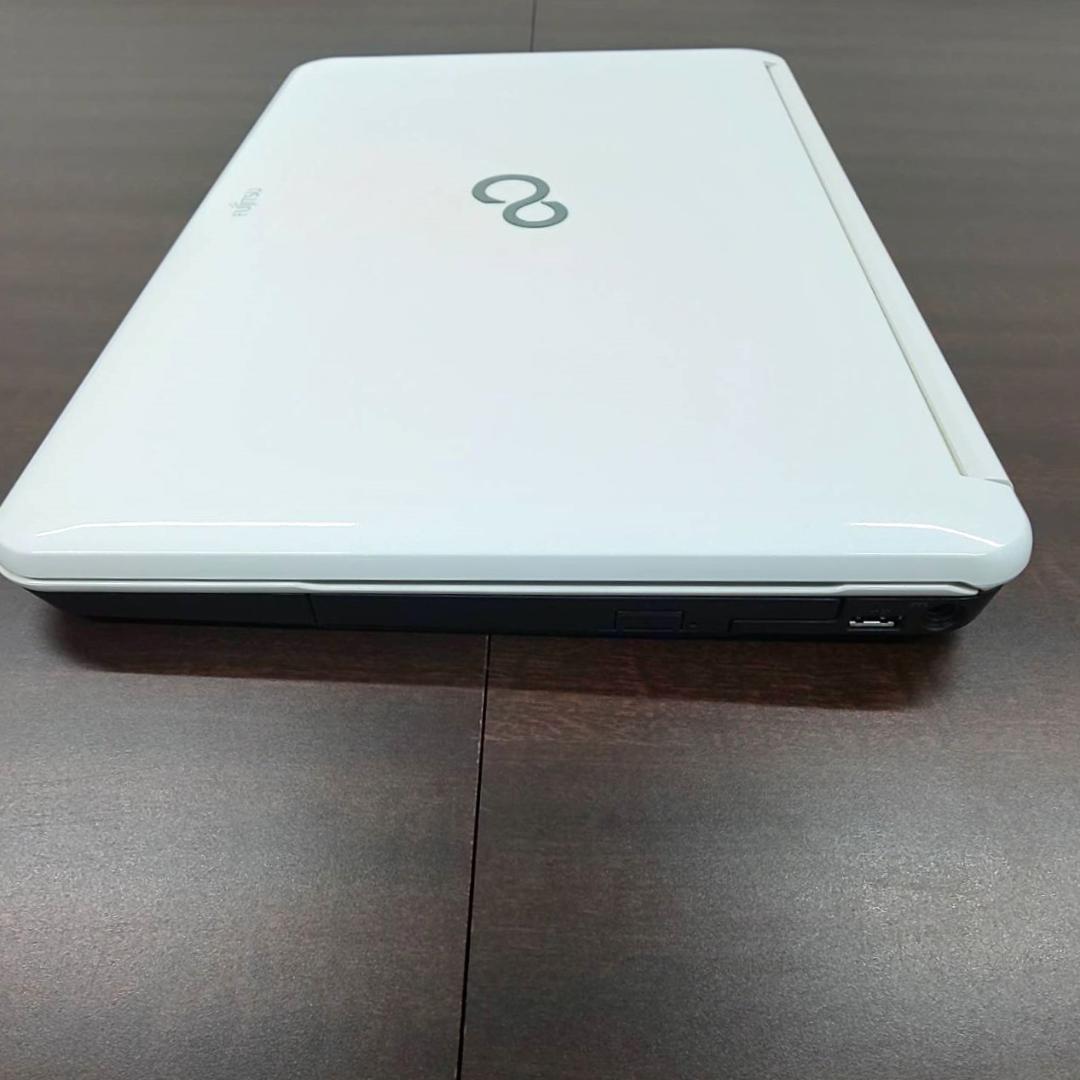 <ななこ子>富士通 LIFEBOOK AH56/E