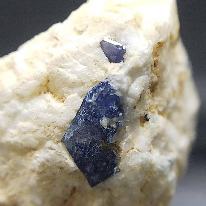 304 ベニトアイト 結晶 原石 母岩付き