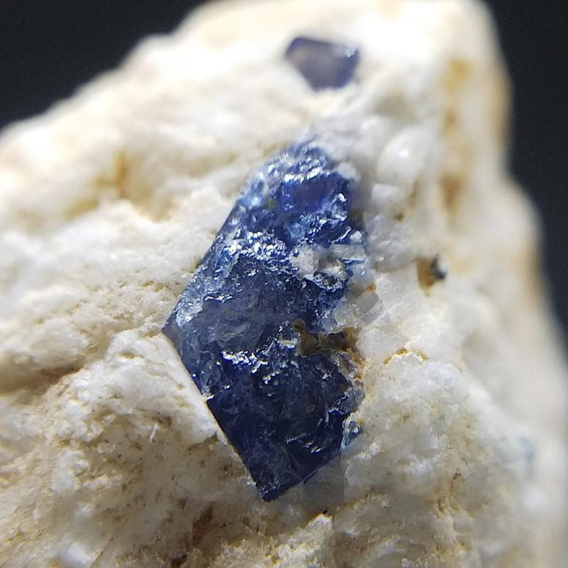 304 ベニトアイト 結晶 原石 母岩付き