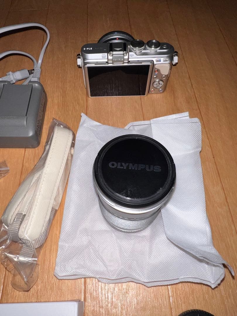 値下げ中！Olympus PEN E-PL8 + Vanguard バッグ