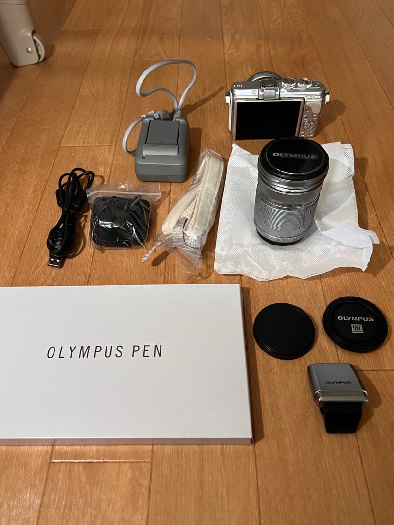 値下げ中！Olympus PEN E-PL8 + Vanguard バッグ