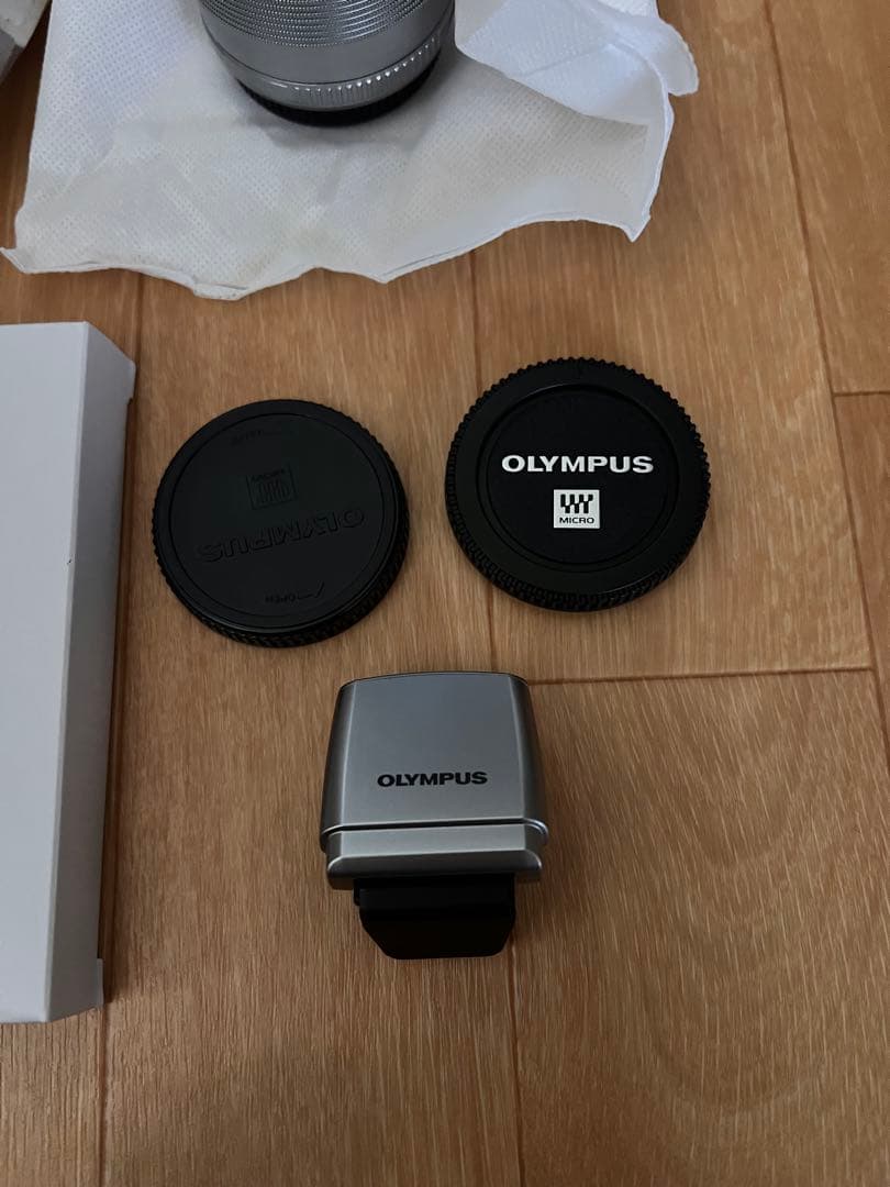 値下げ中！Olympus PEN E-PL8 + Vanguard バッグ