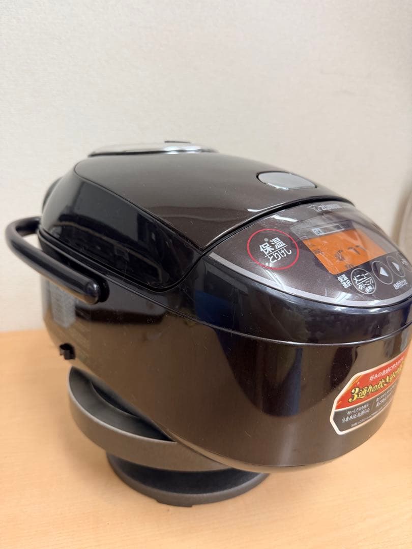 象印ZOJIRUSHI NP-ZW10 圧力IH炊飯器5.5合炊き 2022年製