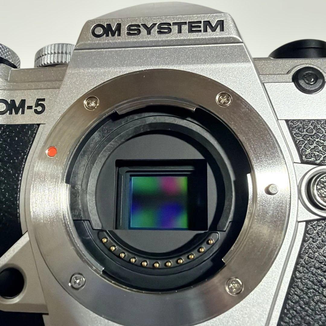 OM SYSTEM OM-5 ミラーレス一眼　レンズキット　シルバー