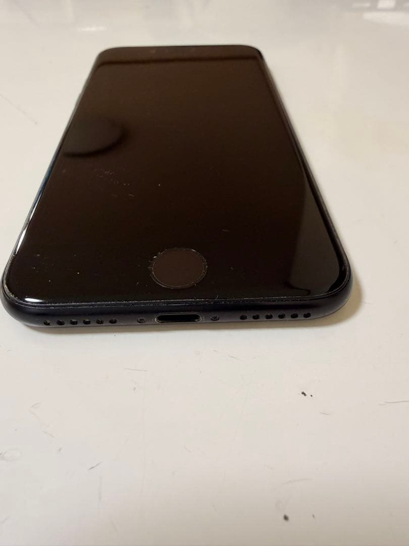 Apple iPhone SE 第2世代　ブラック