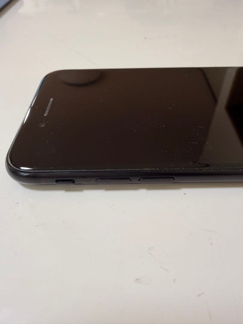 Apple iPhone SE 第2世代　ブラック