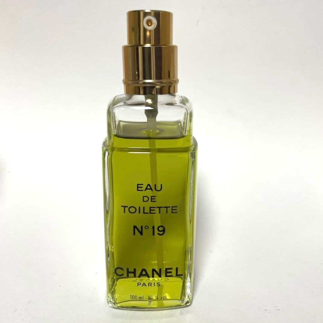 CHANEL　シャネル　N°19　19番 シャネル19 オードトワレ