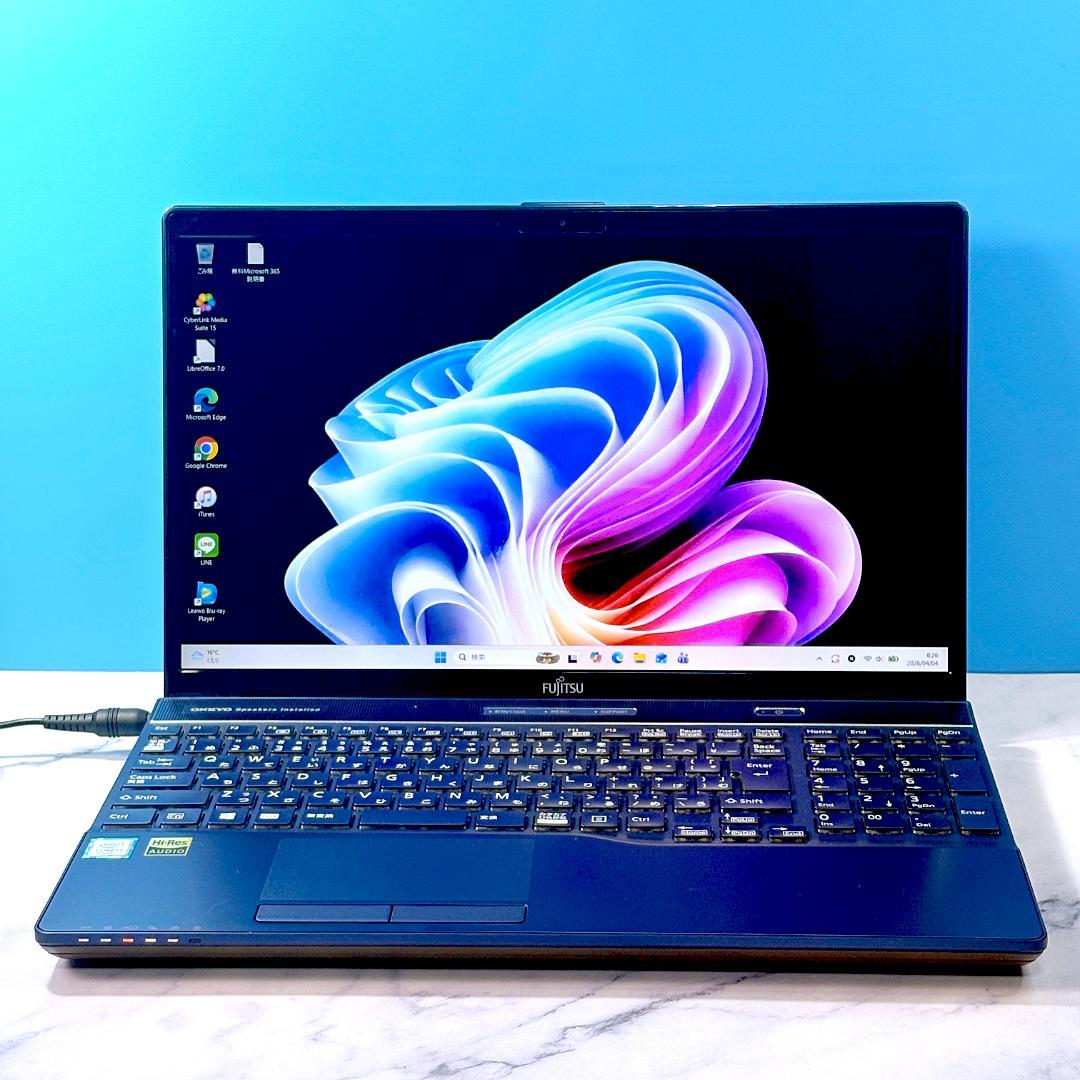高年式8世代Corei7・16GB・SSD・フルHD・ブルーレイ・ノートパソコン